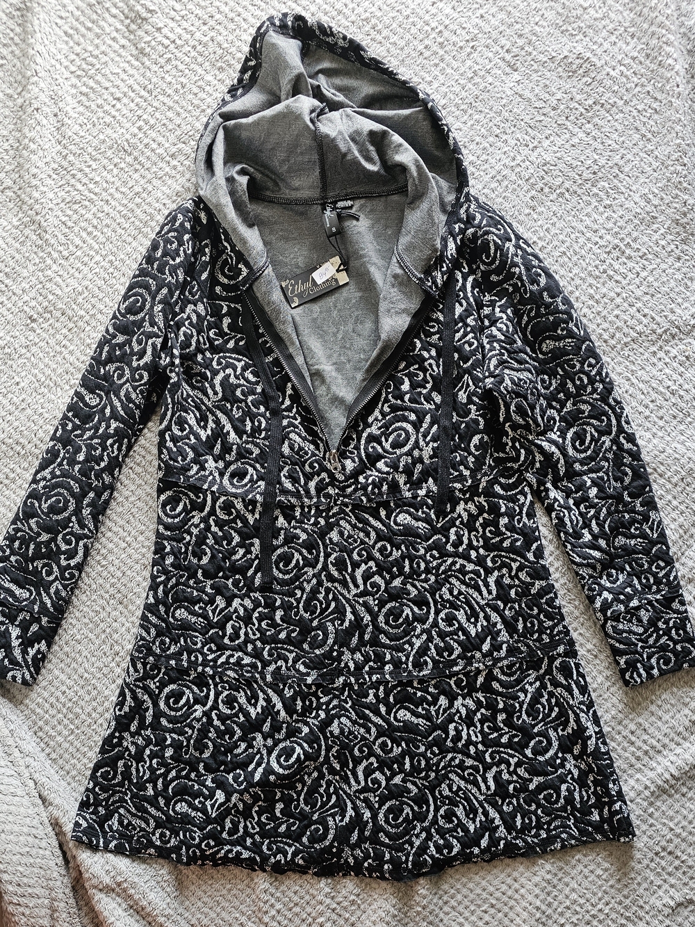 Ethyl Clothing Hooded Patterned Knit Tunic - Black & Gray NWT